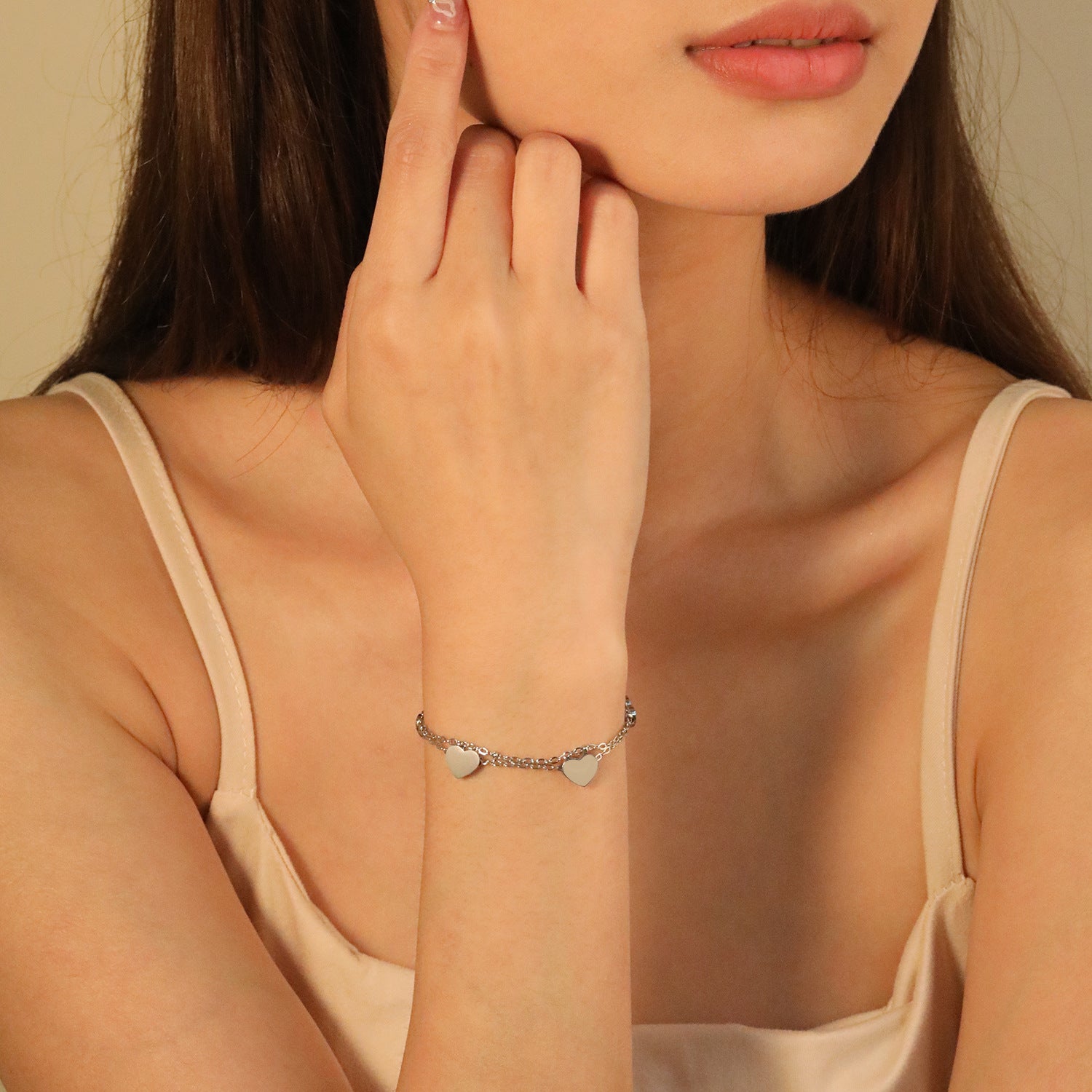 Damen Armband mit herzförmigen Anhängern aus hochwertigem Edelstahl und 14K Goldbeschichtung Shop Nory