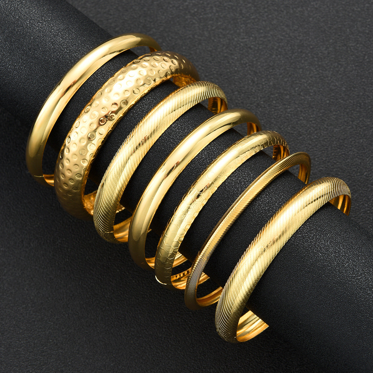 Damen Armreif-Set mit modernen und eleganten Designs Shop Nory