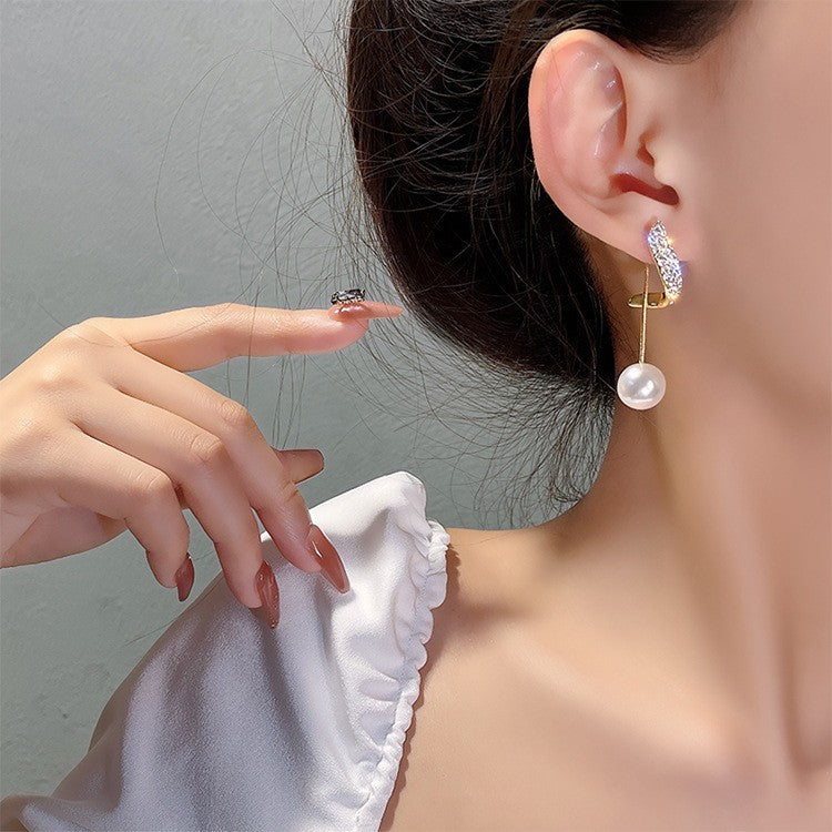 Damen Ohrringe mit funkelnden Zirkonia und elegantem Perlenakzent Shop Nory