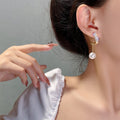 Damen Ohrringe mit funkelnden Zirkonia und elegantem Perlenakzent Shop Nory