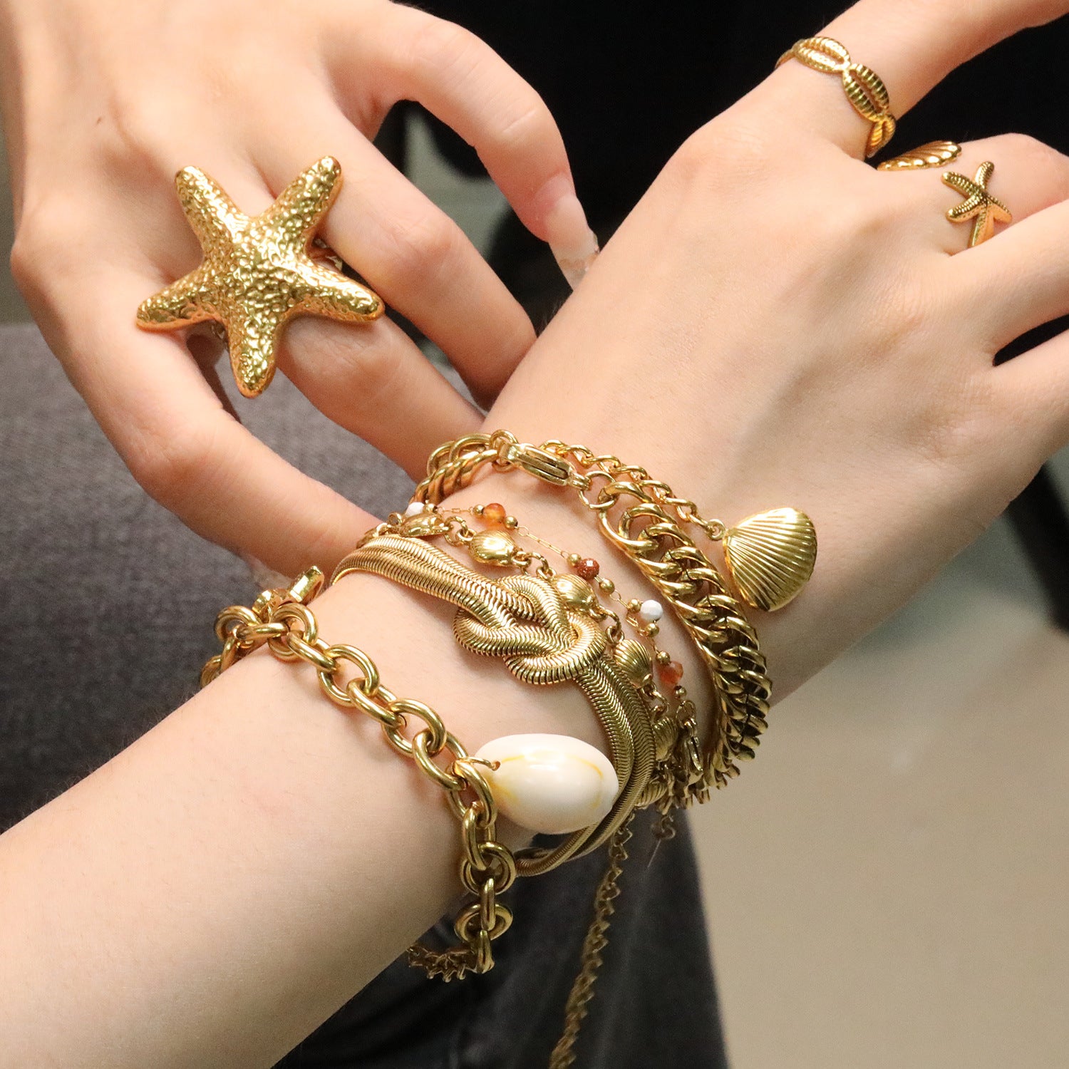 Damen Armschmuck mit Muschel-Design und Zirkonia-Akzenten Shop Nory