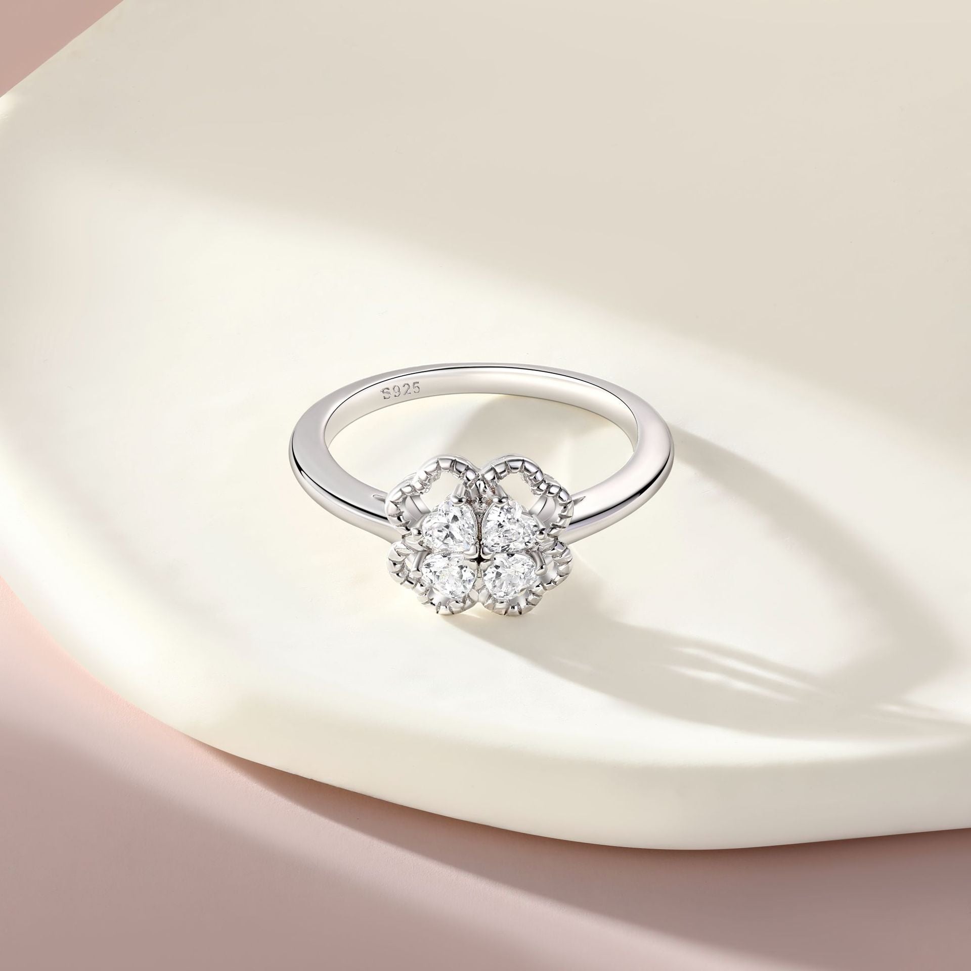 Damen Ring mit filigranem Blumenmotiv und strahlendem Zirkon Shop Nory