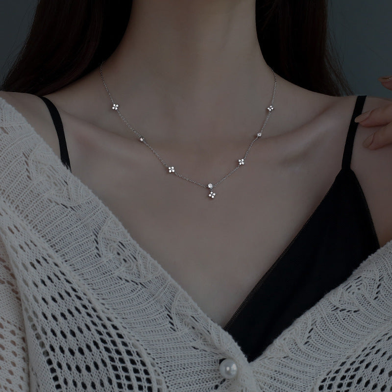 Damen elegante Halskette mit schimmernden Anhängern Shop Nory