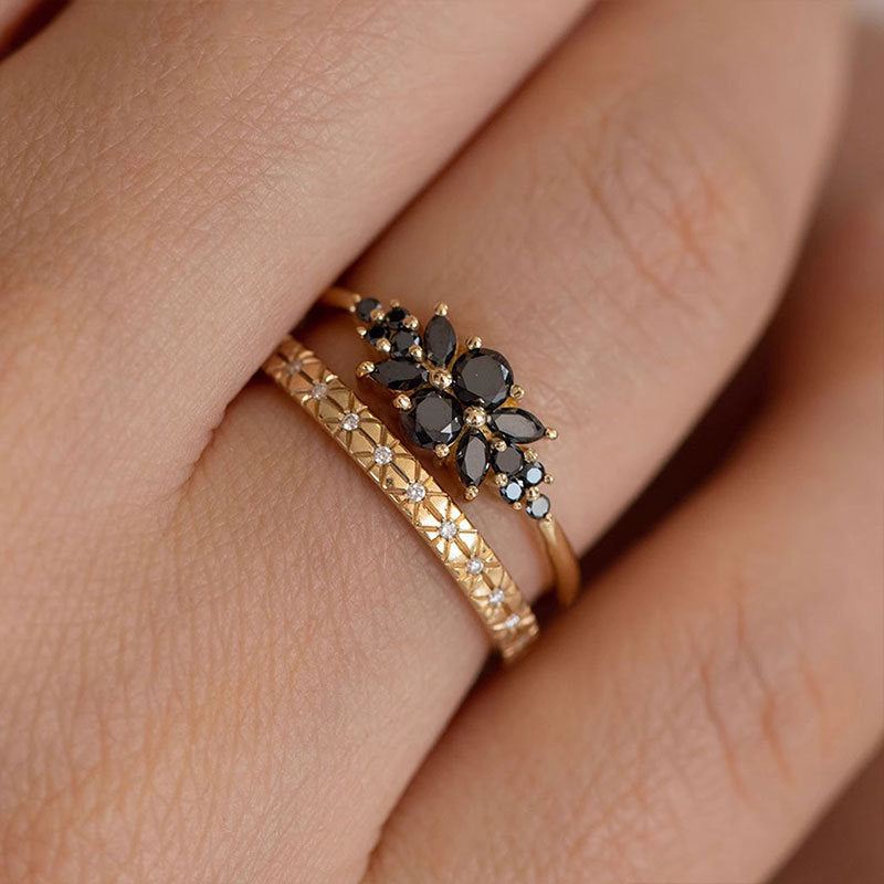 Damenring mit floralem Design und funkelnden Akzenten Shop Nory