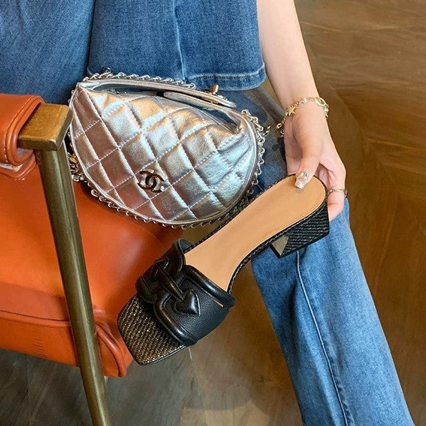 Damen Mules mit modischem geflochtenem Design und komfortablen Absatz Shopnory