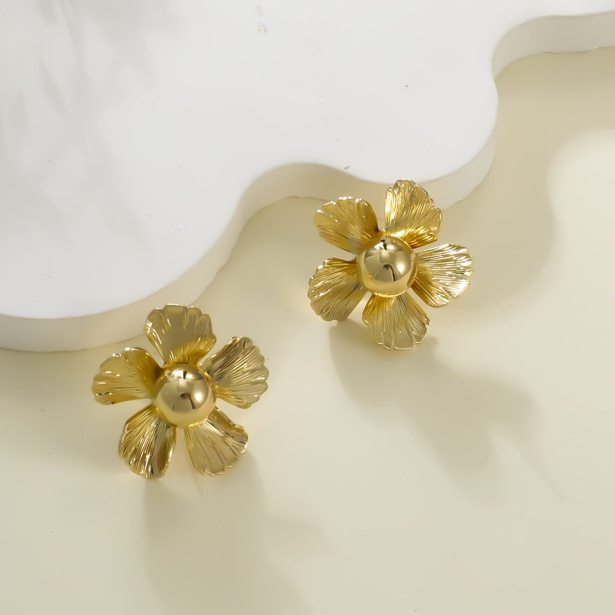 Damen Ohrstecker im luxuriösen floralen Design mit Kunstperlen Shop Nory