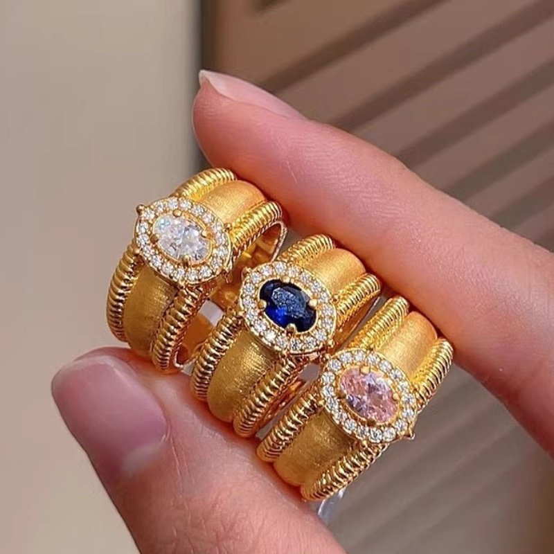 Damenring mit blauem Edelstein und kunstvollem Golddesign Shop Nory