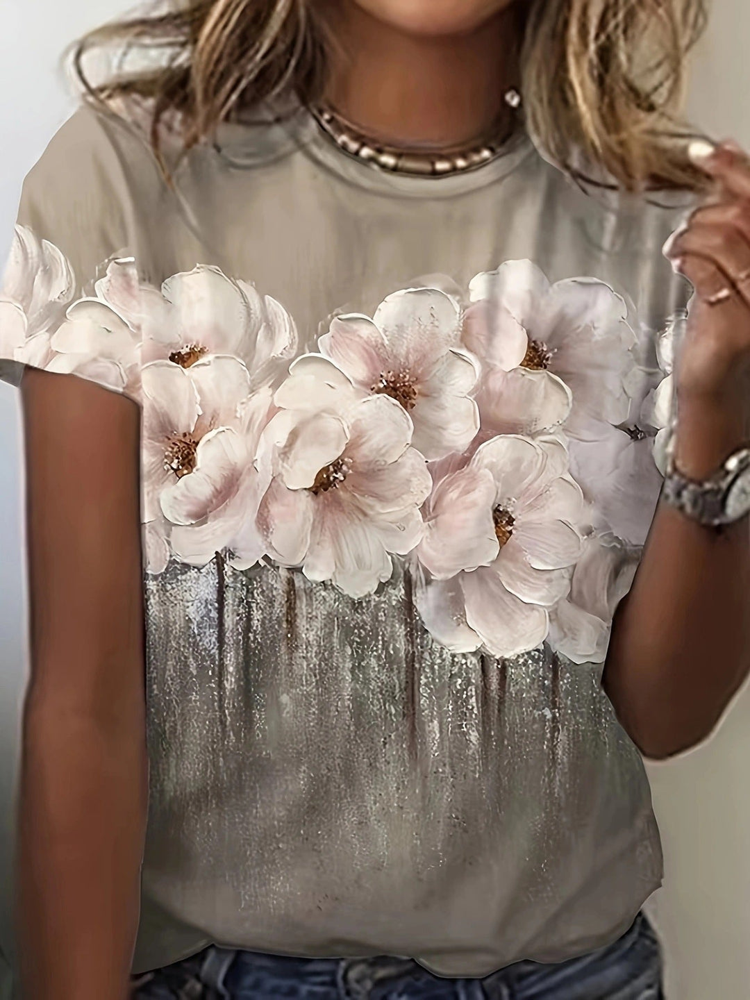 Damen T-Shirt mit floralem Design und modernem Schnitt