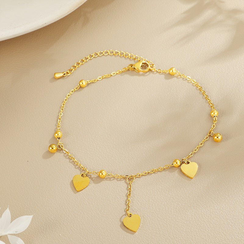 Damen zarte Fußkette mit herzförmigen Anhängern und glänzenden Kugeldetails Shop Nory