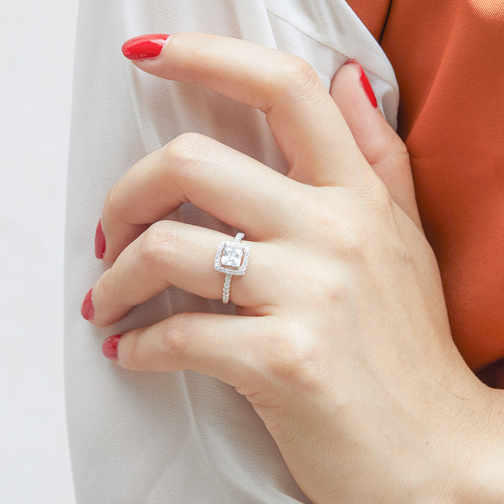 Damen elegante Halskette mit quadratischem Zirkonia-Anhänger und funkelndem Kristallbesatz Shop Nory