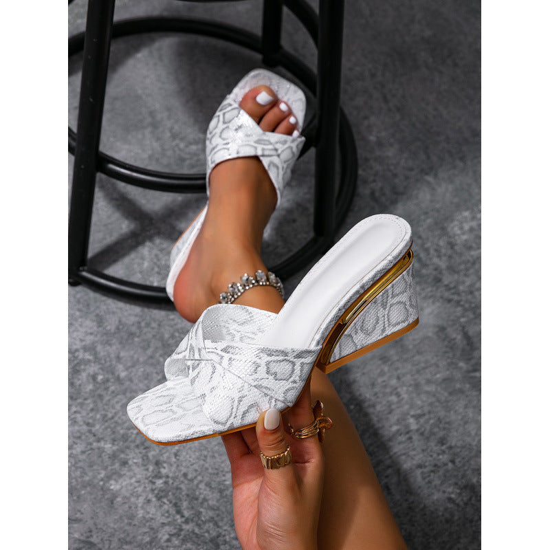 Damen Elegante Mules mit auffälligem Schlange-Design und stabilen Blockabsätzen Shopnory