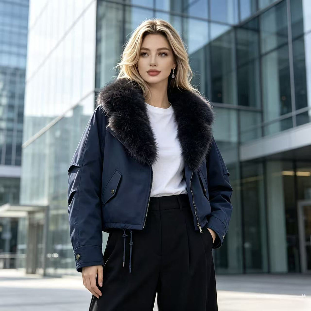 Damen nan kurze Bomberjacke mit voluminösem Kunstfellkragen, Kordelzugsaum und Pattentaschen Shop Nory