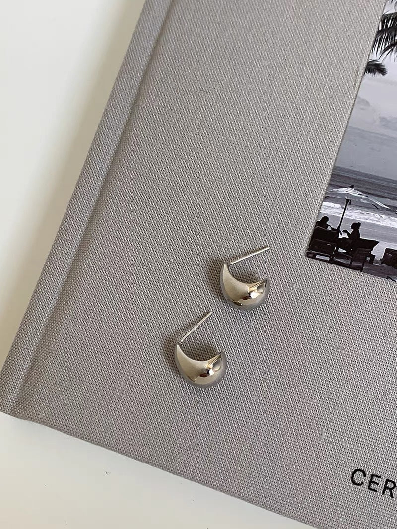 Damen Sleek Crescent Hoops Shop Nory