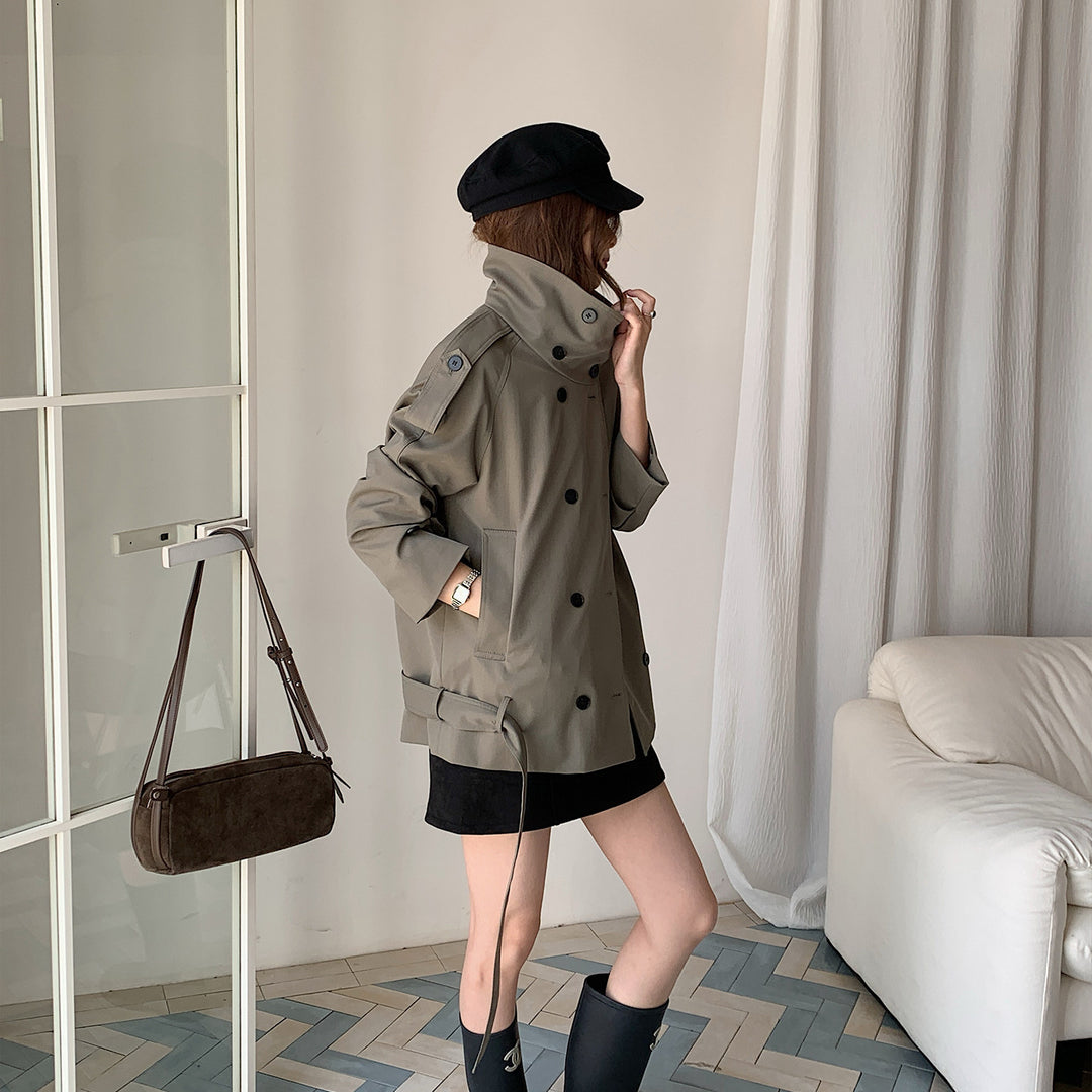 Damen Kurz geschnittener doppeltreihiger Trench mit Stehkragen und Schulterklappen Shop Nory