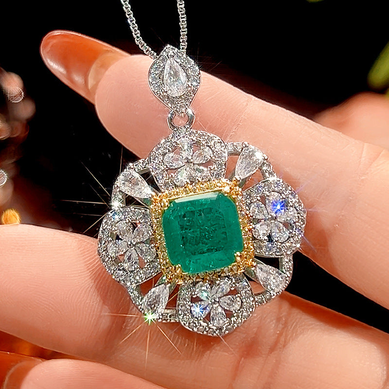 Aufwendige florale Halo-Anhängerhalskette mit simulated quadratischem Edelstein und Pavé-Zirkonia-Akzenten