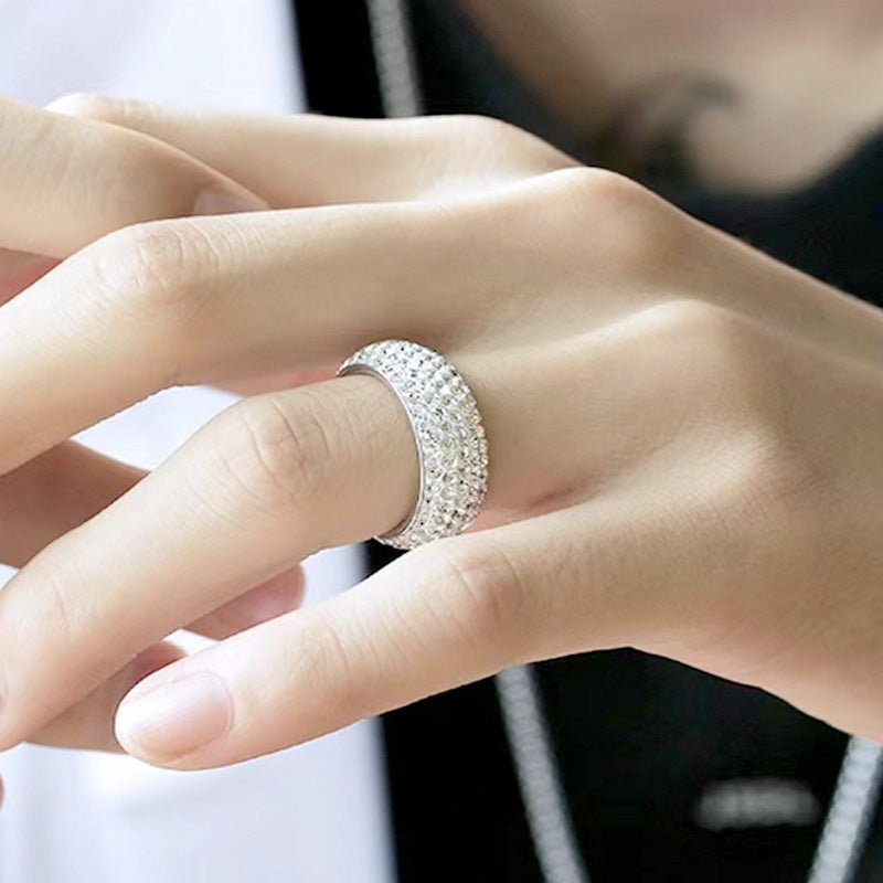 Damen Ring mit funkelndem Zirkonia-Besatz und luxuriösem Goldrand Shop Nory