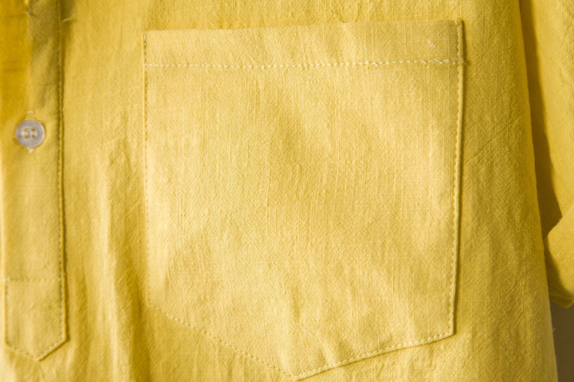 Herren Kurzarmhemd mit strukturiertem Kragen und praktischer Brusttasche