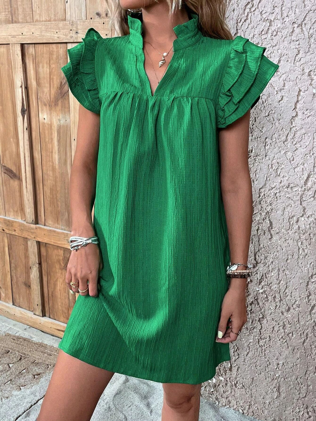 Damen Crinkle-Minikleid mit Stehkragen, V-Ausschnitt und Volantärmeln Shop Nory