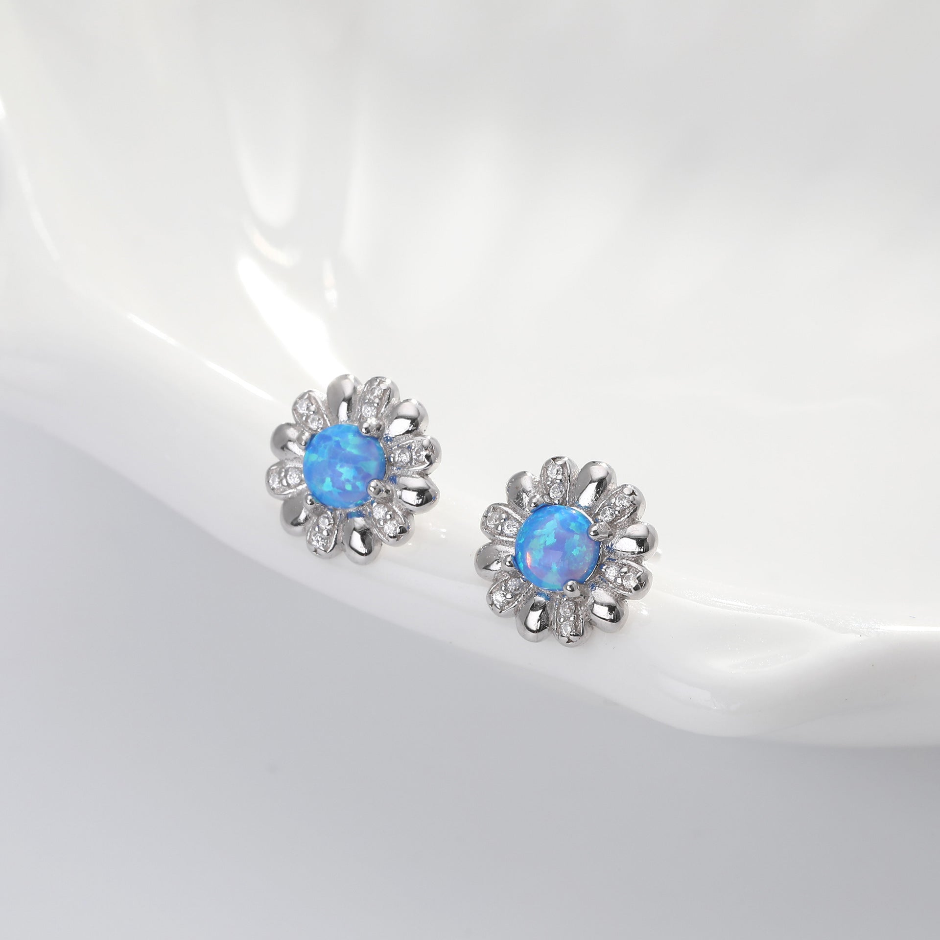 Damen Ohrstecker mit floralem Design und hochwertigem Zirkonbesatz Shop Nory