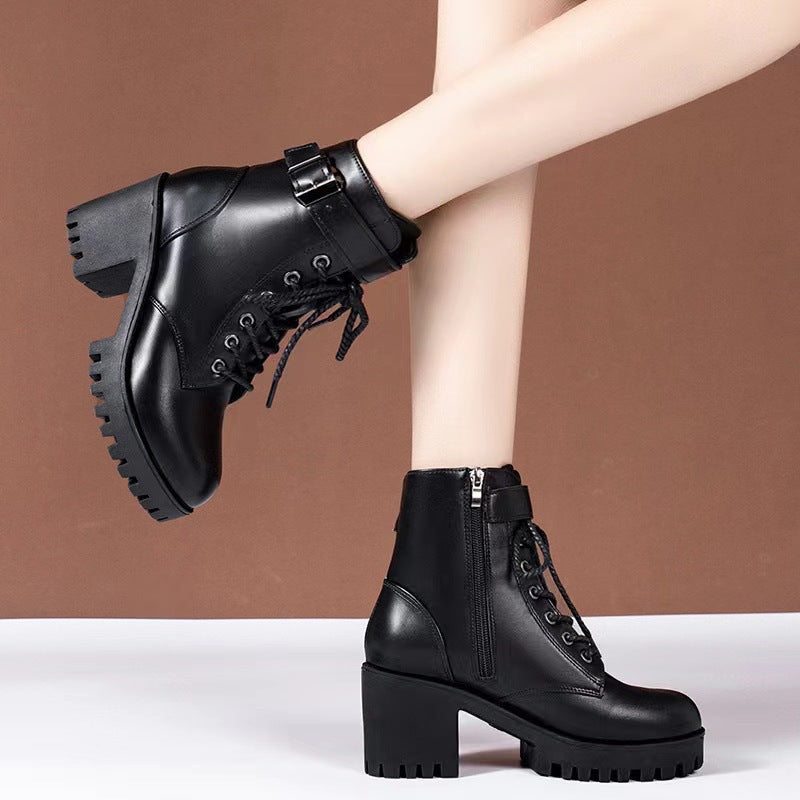 Damen nan Plateau-Schnürstiefelette aus Kunstleder mit profilierter Gummisohle und verstellbarem Schnallenriemen Shopnory