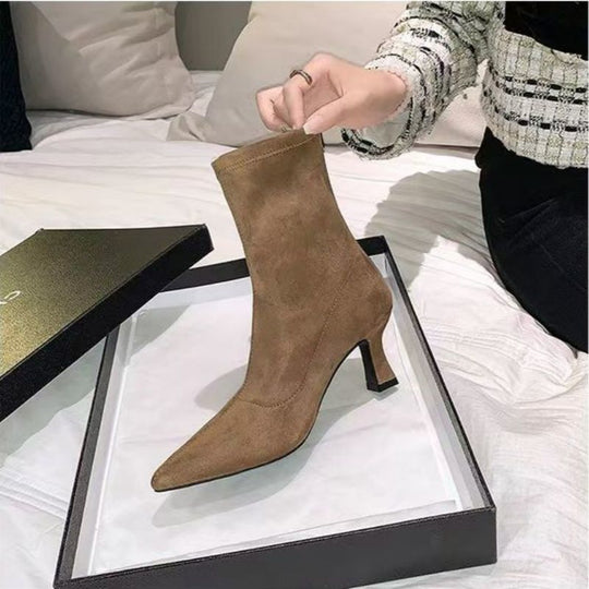 Damen spitz zulaufende Ankle-Boots aus Veloursleder mit sculpted Heel und schmalem Schaft Shop Nory