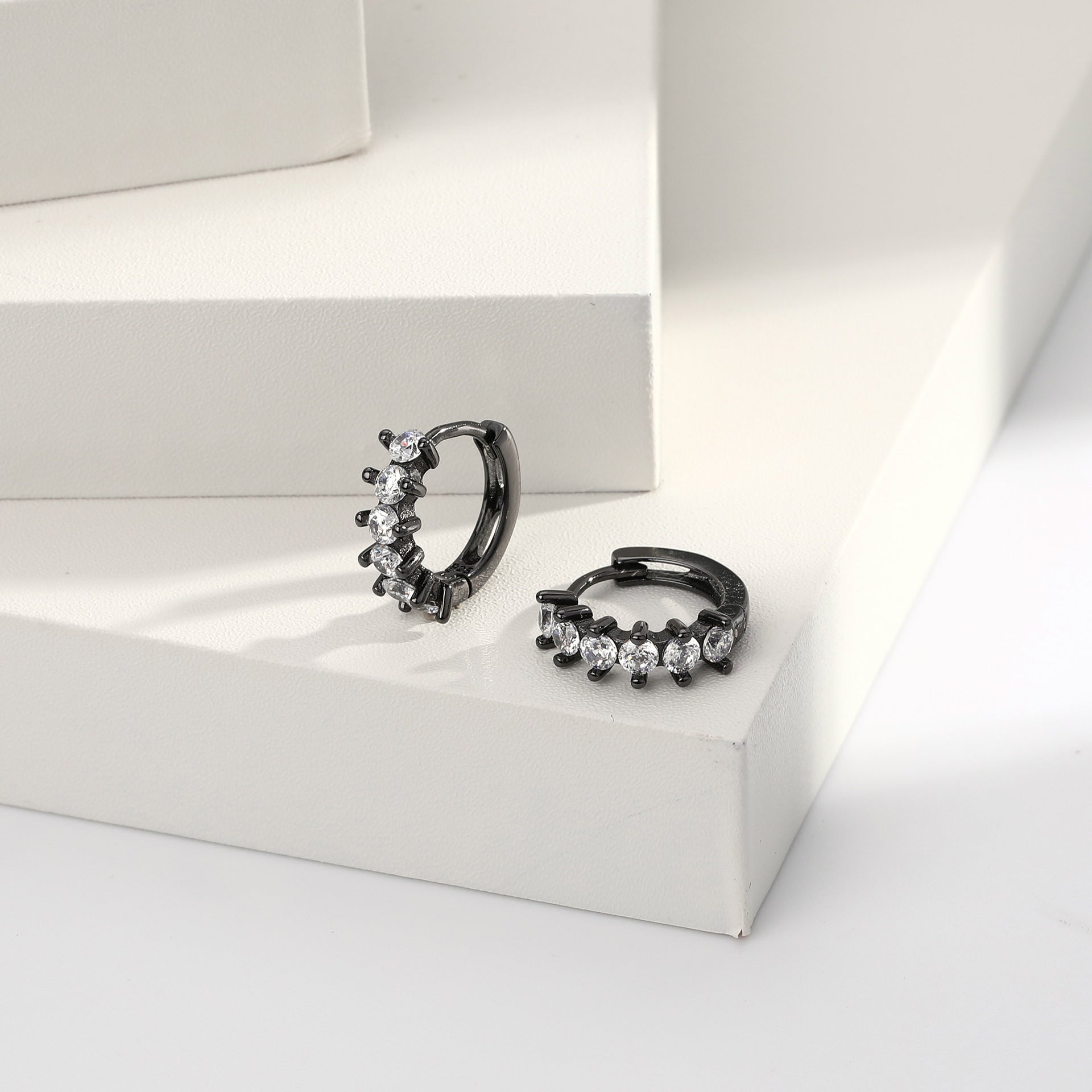Damen Ohrhänger mit funkelnden Zirkonia und elegantem Design Shop Nory