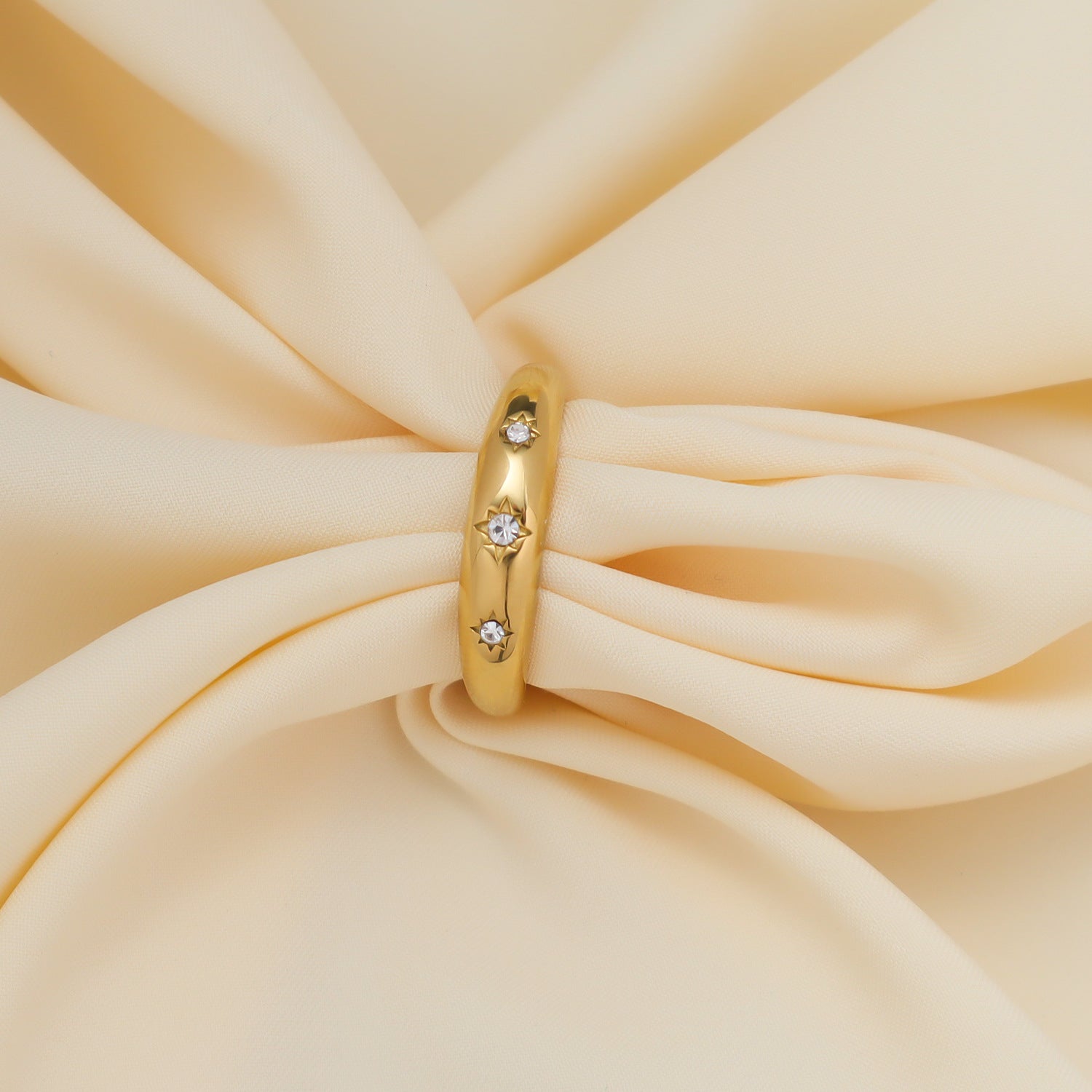 Damen Goldring mit funkelnden Sternen und klaren Kristallen Shop Nory
