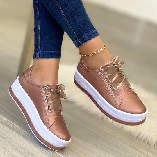 Damen Sneakers mit zeitgemäßem Plateau-Design