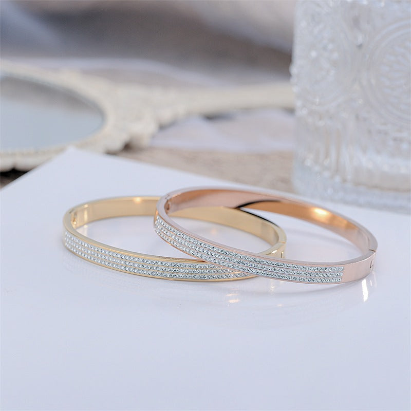 Damen Armreif mit funkelndem Zirkonia-Besatz und elegantem Design Shop Nory
