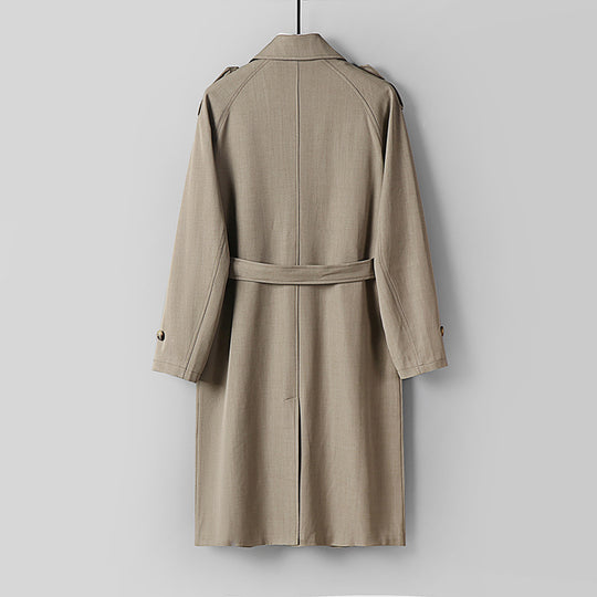 Herren Lang geschnittener Trenchcoat mit taillierendem Gürtel und dekorativen Schulterriegeln Shop Nory