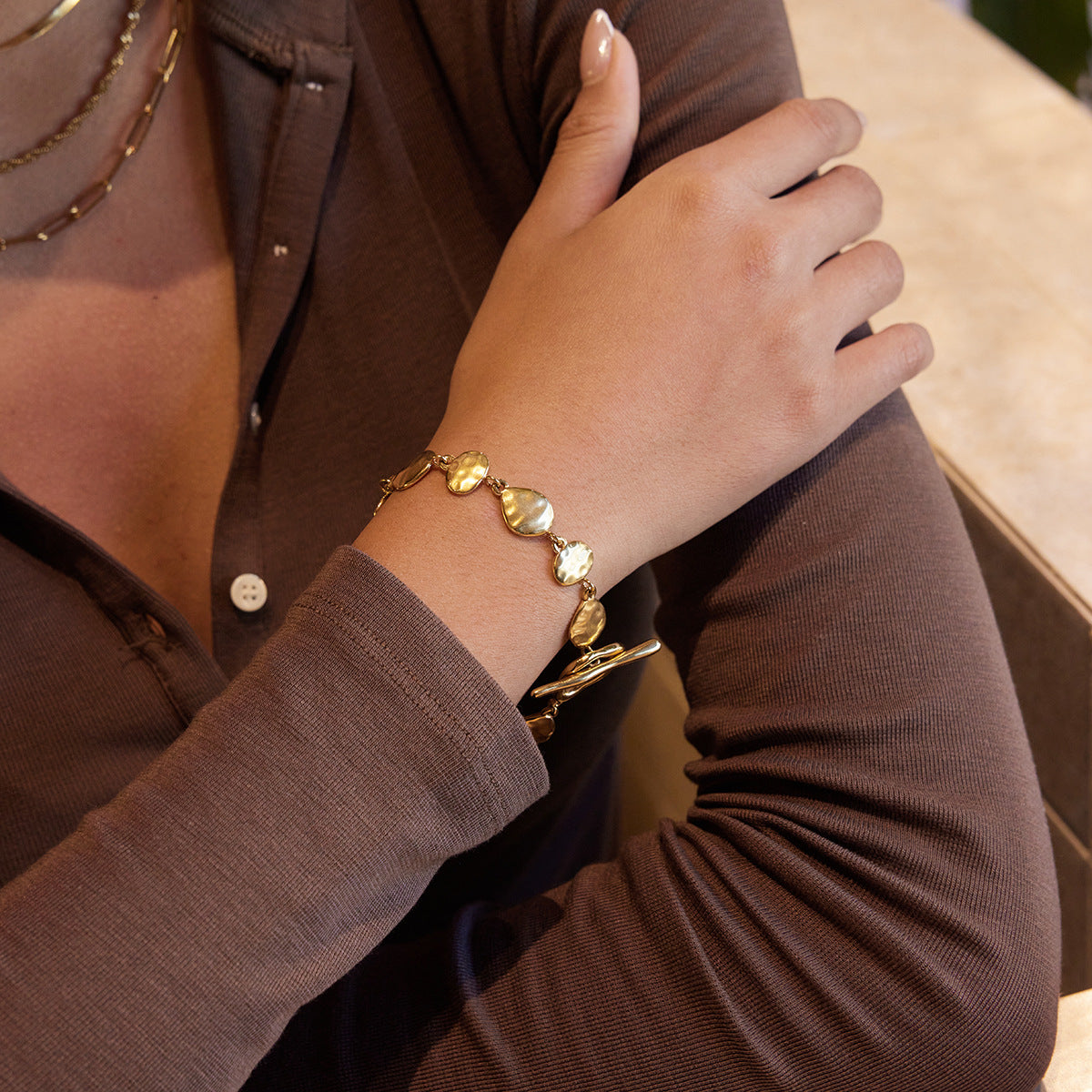 Damen Armband mit einzigartigem strukturiertem Design aus hypoallergenem Edelstahl Shop Nory