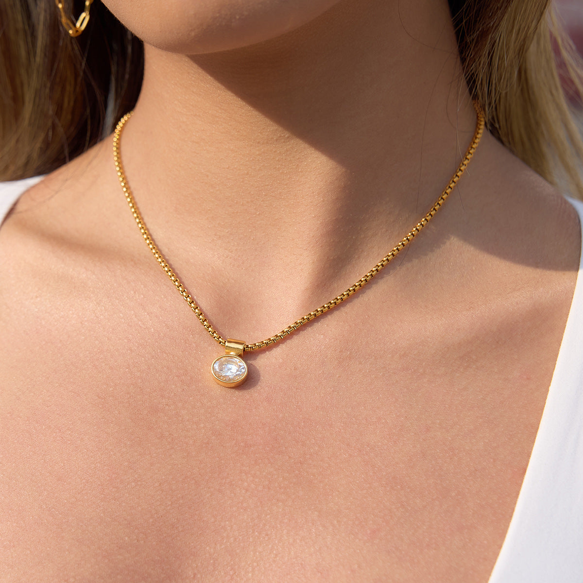 Damen Halskette mit hochwertigem Zirkonia-Anhänger und verstellbarem Edelstahl Shop Nory