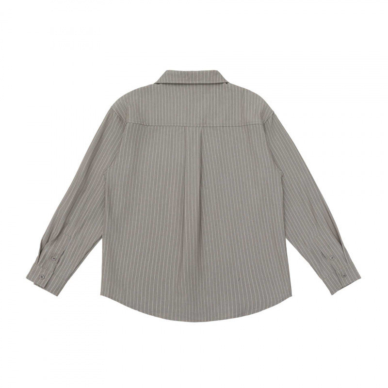 Unisex Boxy-Hemdjacke mit Reverskragen, Brustklappe und feinem Nadelstreifen Shop Nory