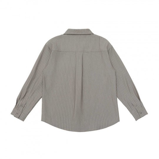 Unisex Boxy-Hemdjacke mit Reverskragen, Brustklappe und feinem Nadelstreifen Shop Nory