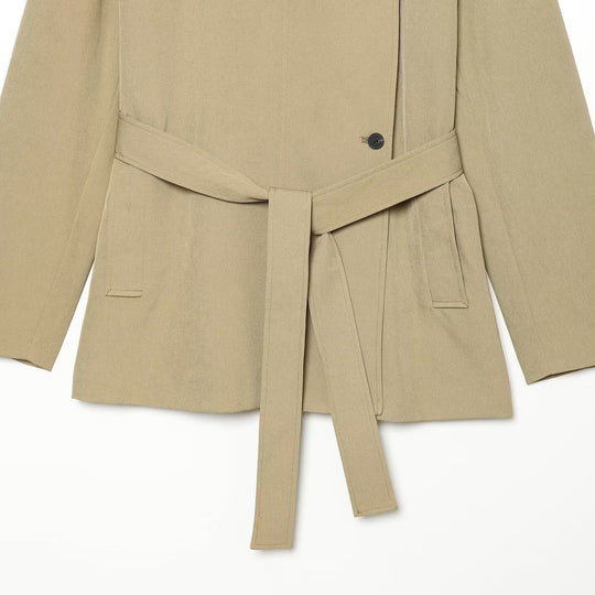 Damen Kurztrench im leichten Gabardine‑Stil mit asymmetrischem Knopfverschluss und Bindegürtel Shop Nory