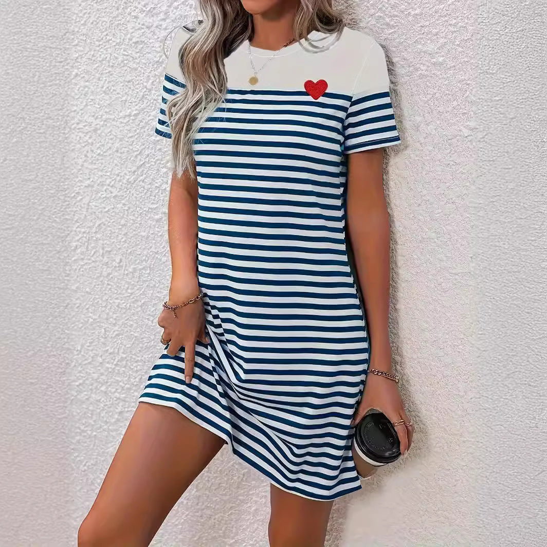Damen Freizeitkleid mit modischem Streifenmuster und Herzapplikation
