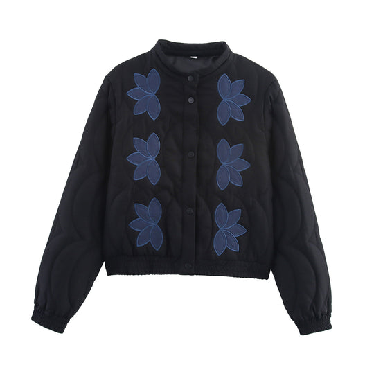 Damen Kurz geschnittene gesteppte Jacke mit Blumenapplikation und Stehkragen Shop Nory
