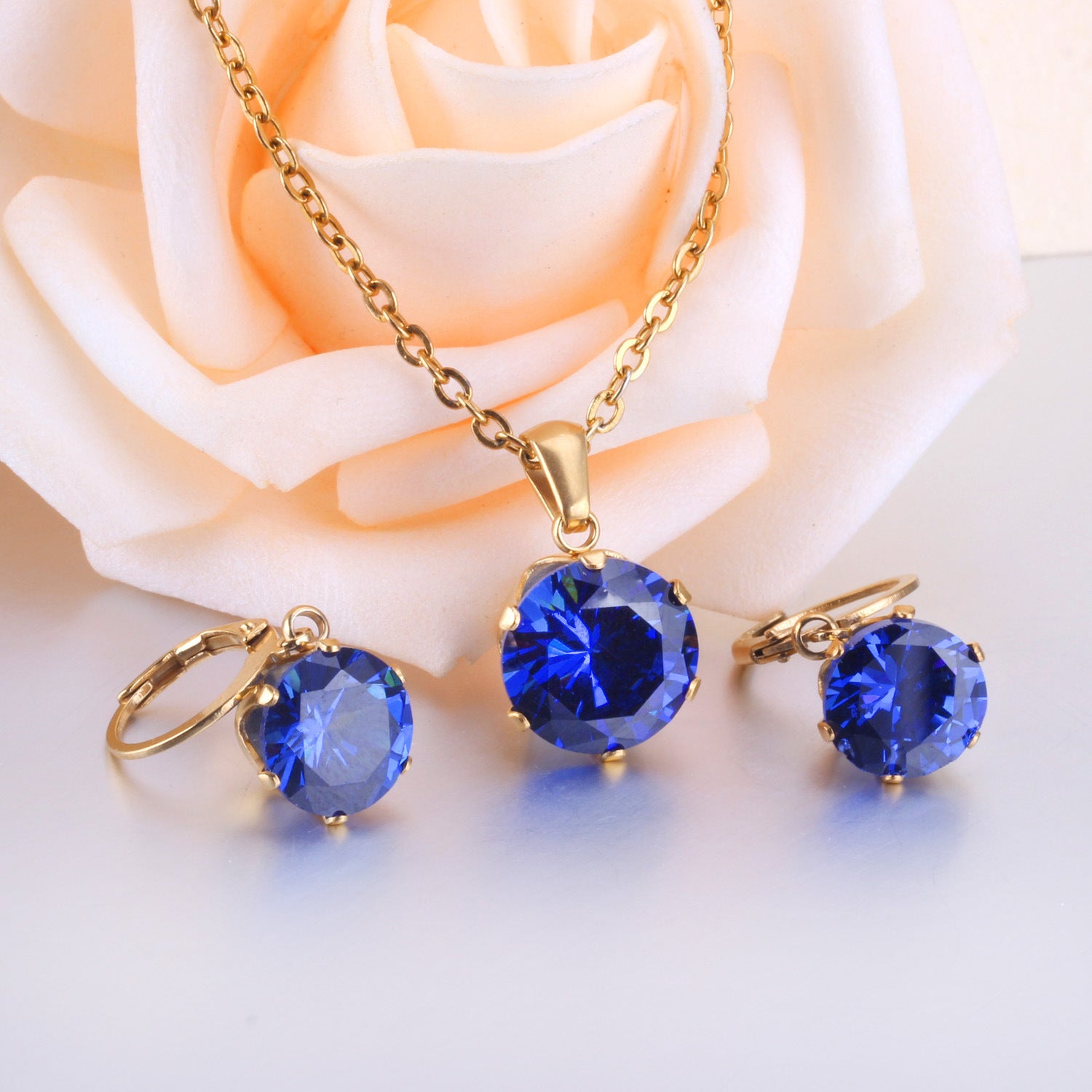 Damen Schmuckset mit funkelndem Zirkonia-Anhänger und Ohrringen aus hochwertigem Edelstahl Shop Nory