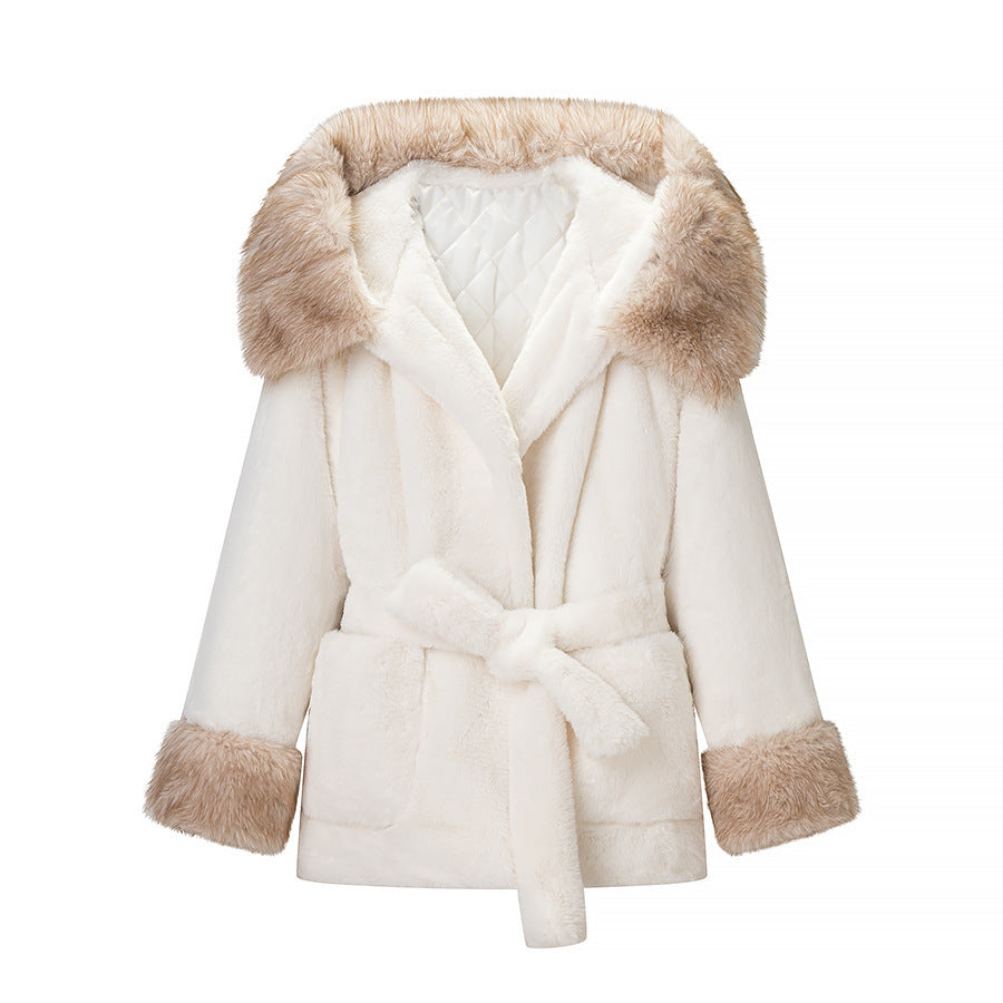 Damen Kurzer Teddy-Kunstpelz-Mantel mit Kapuze, Steppfutter und Bindegürtel Shop Nory