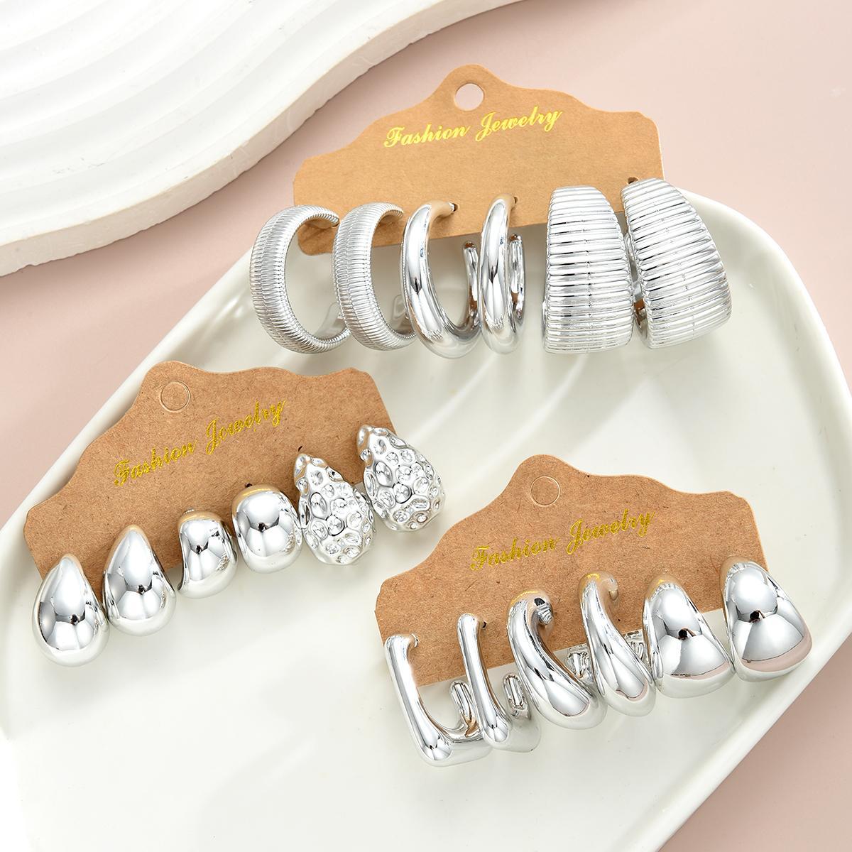 Damen Ohrstecker-Set mit einzigartigen, strukturierten Designs Shop Nory