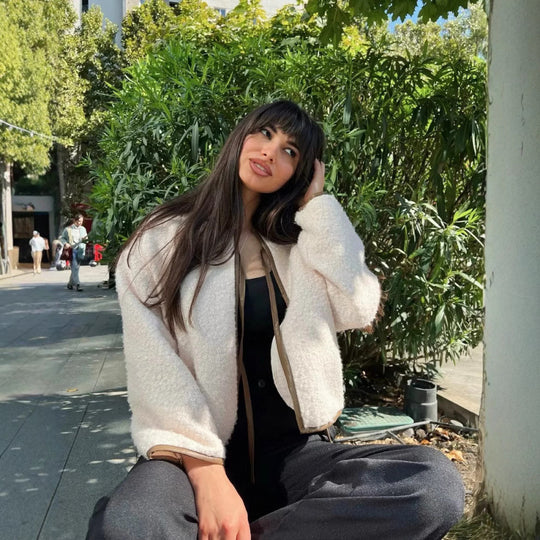 Damen Kurz geschnittene Teddyjacke mit Bindebändern und Kontrastpaspel Shop Nory