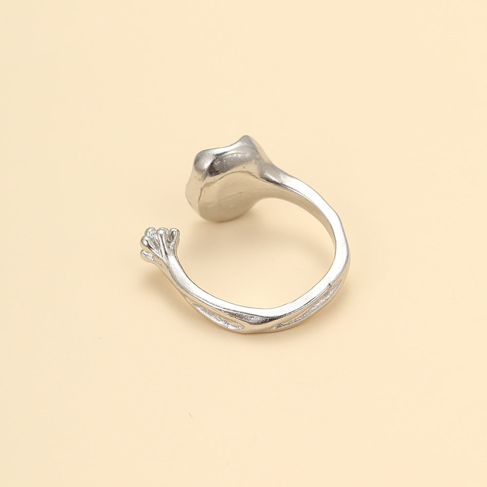 Damenring mit kunstvollem Design und rotem Kristall Shop Nory
