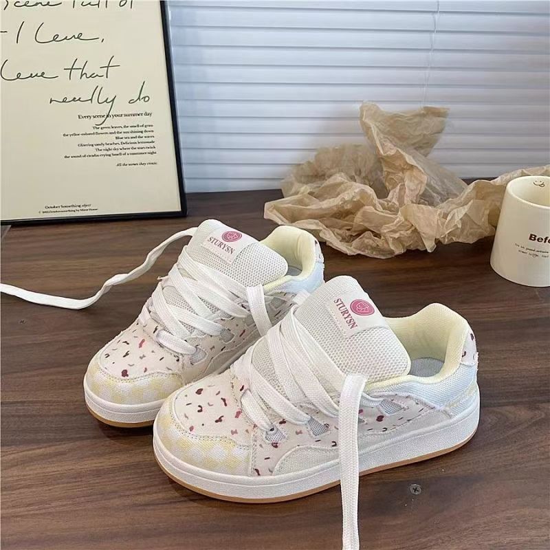 Damen modische Sneakers mit robustem Obermaterial und einzigartigem Design