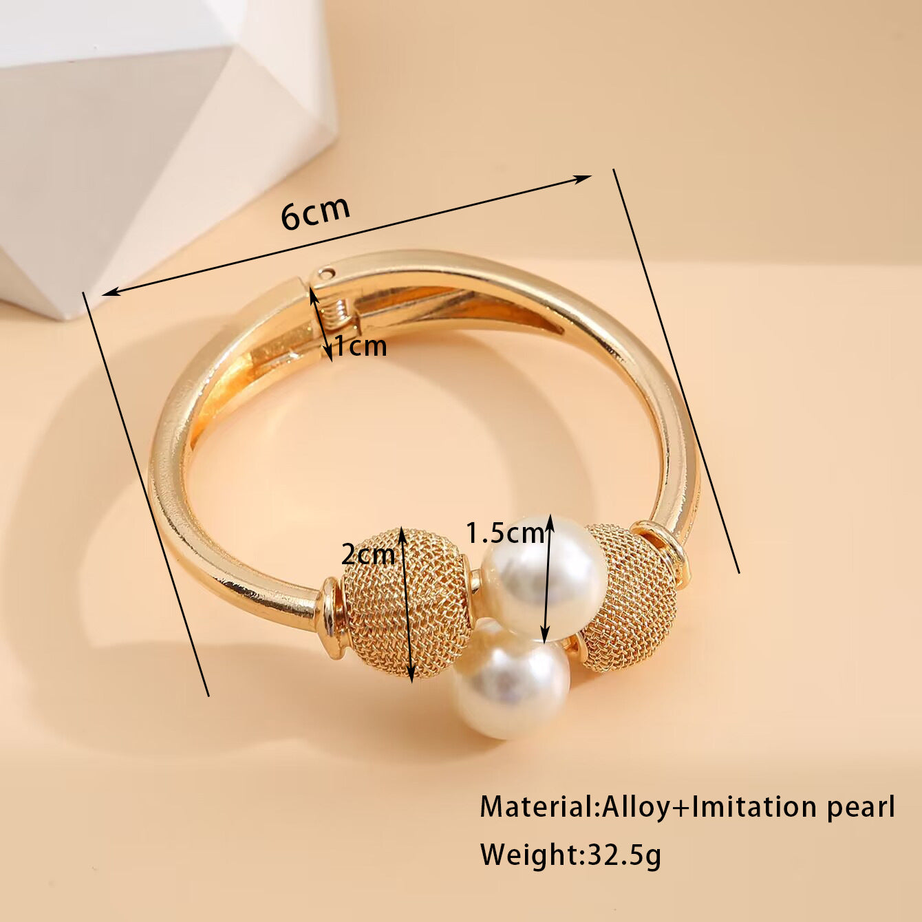 Damen Armreif mit eleganten Perlen und strukturiertem Design Shop Nory