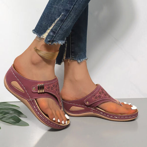 Damen Keil-Zehentrenner-Sandale mit perforiertem Obermaterial und gepolstertem Komfortfußbett Shop Nory