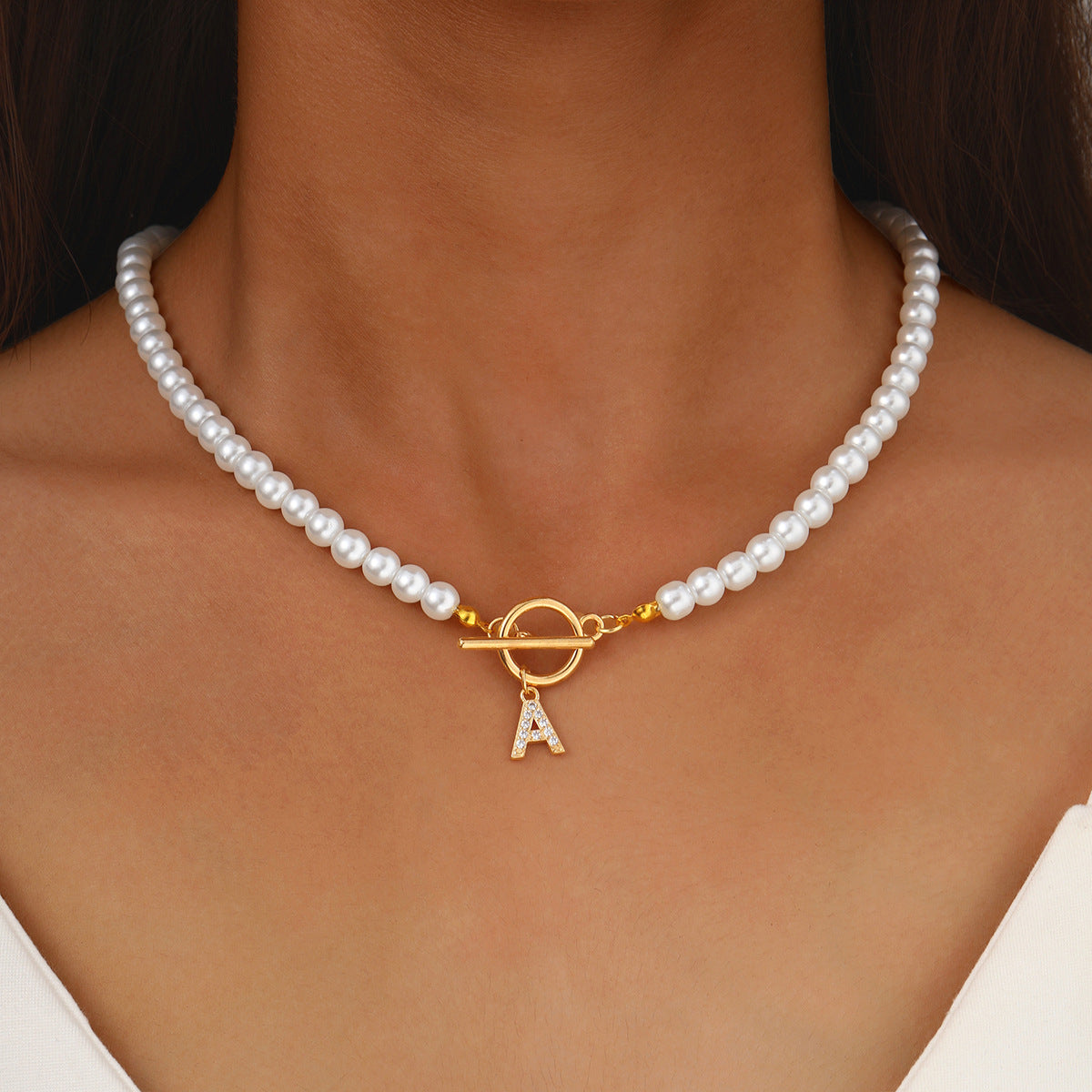Damen Halskette mit auffälligem Perlen-Design und personalisiertem Anhänger Shop Nory