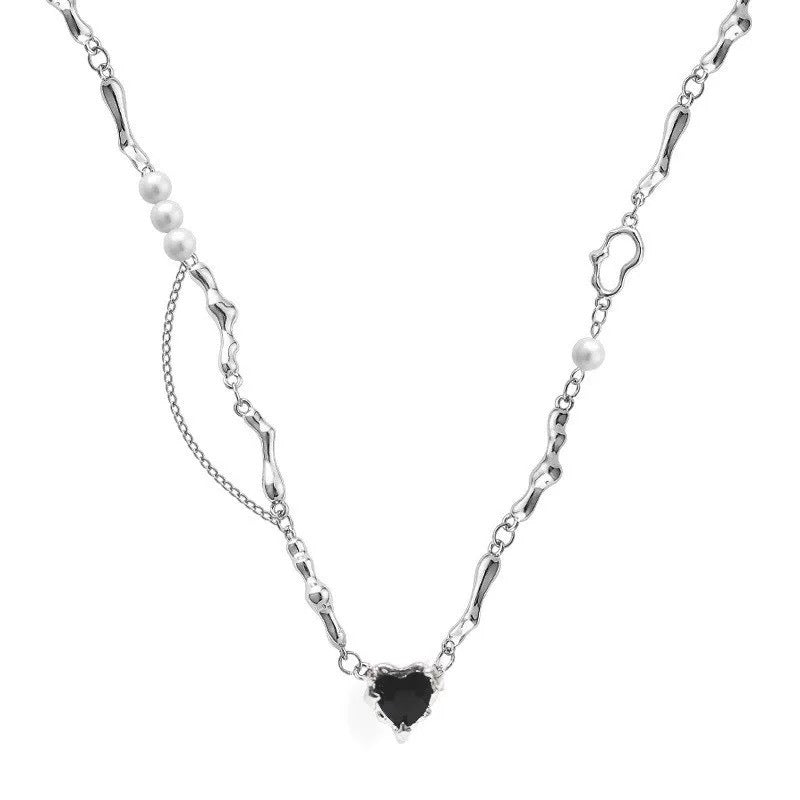 Damen Halskette mit einzigartigem, facettiertem Anhänger und eleganten Perlendetails Shop Nory