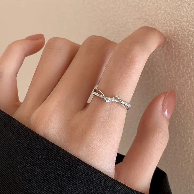 Damen zart geschwungener Ring mit funkelnden Zirkonia Shop Nory