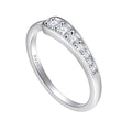 Damenring mit elegant geschwungenem Design und funkelnden Zirkonia Shop Nory