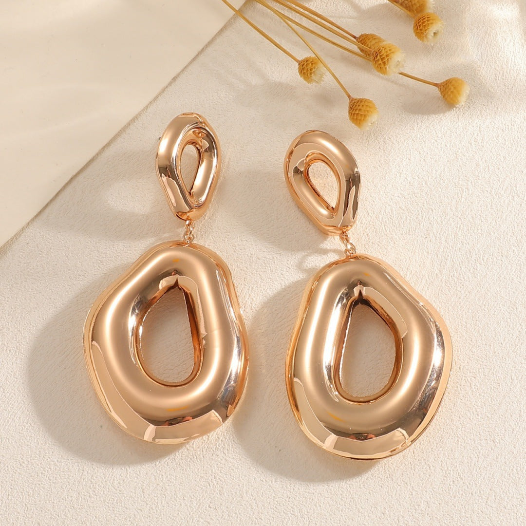 Damen Ohrringe mit modernem, skulpturalem Design Shop Nory